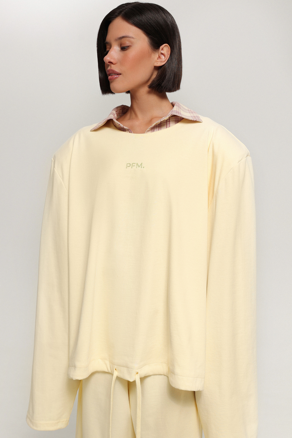 Свитшот с накладными подплечниками