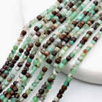 Хризопраз бусины, куб, размер около 2,4 мм, цена за нить 38 см