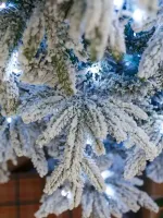 Заснеженная елка с гирляндой «Форесто» холодный свет (Литая+пвх) 240 см / 2,4 м