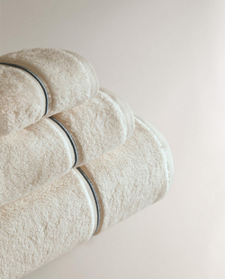 Zara Home - Банное полотенце с вышитым бордюром, синий, 30х50 см