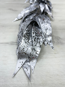 Гирлянда из остроконечных листьев 120см ChristmasDeLuxe серебряная