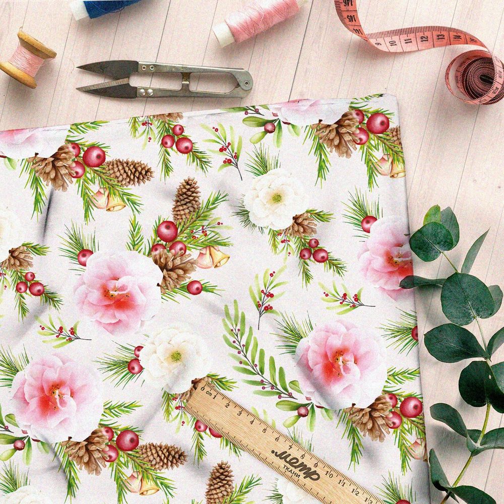 Ткань атлас нежные розовые цветы, шишки и омела