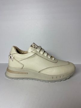 Кроссовки женские