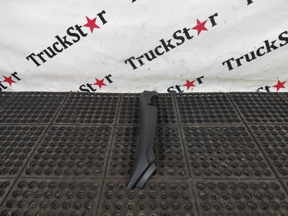 Панель стеклоочистителя правая 2020 г.