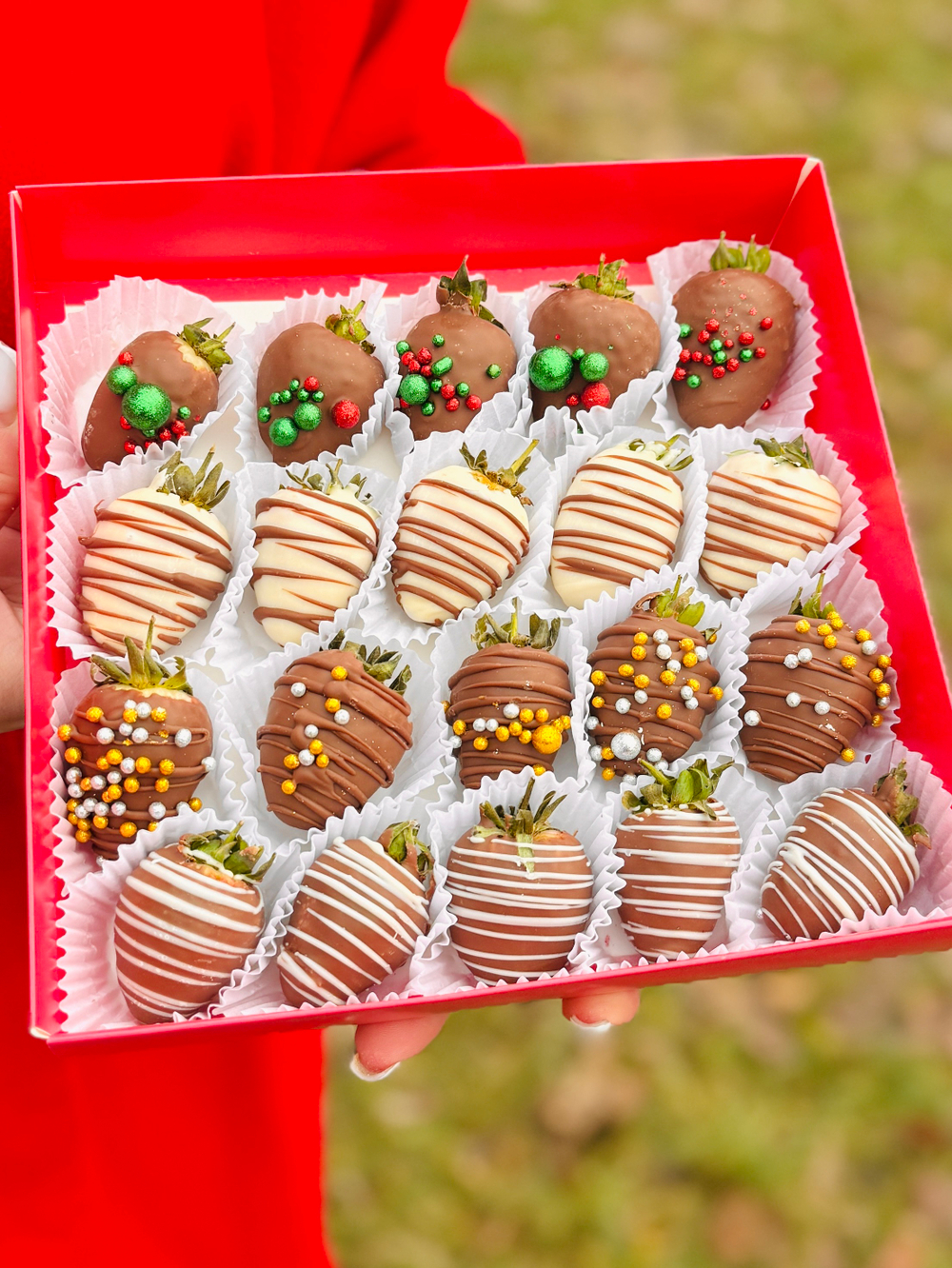 Клубника в шоколаде «Новогодний», 16-25 ягод