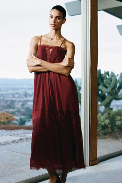 ZARA ПЛАТЬЕ МИДИ С КОНТРАСТНЫМ КРУЖЕВОМ, ЦВЕТ БУРГУНДСКОГО ВИНА