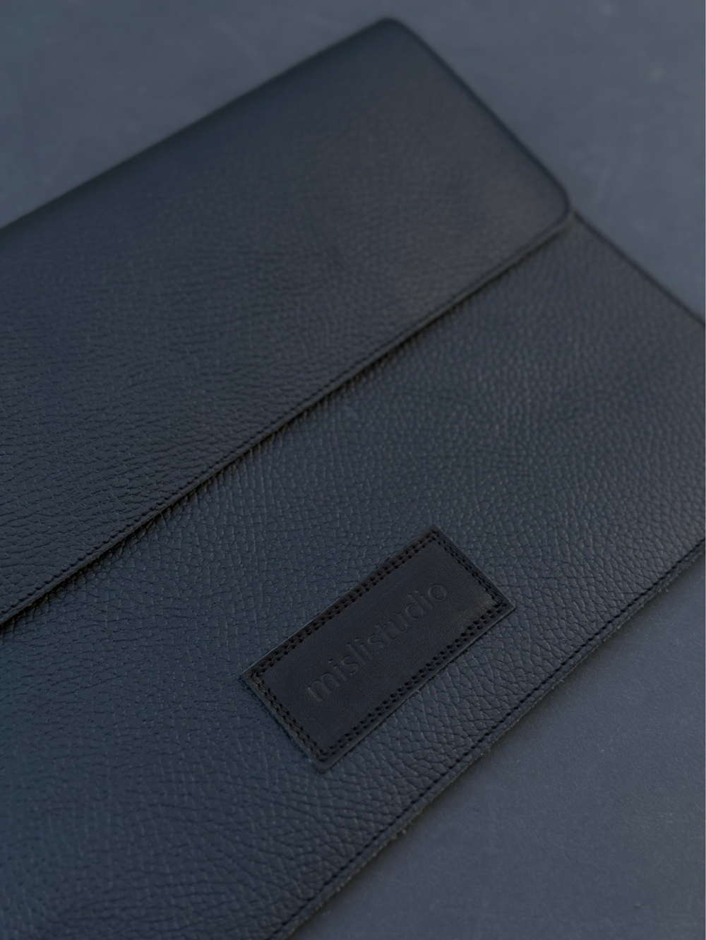 Laptop case black elephant