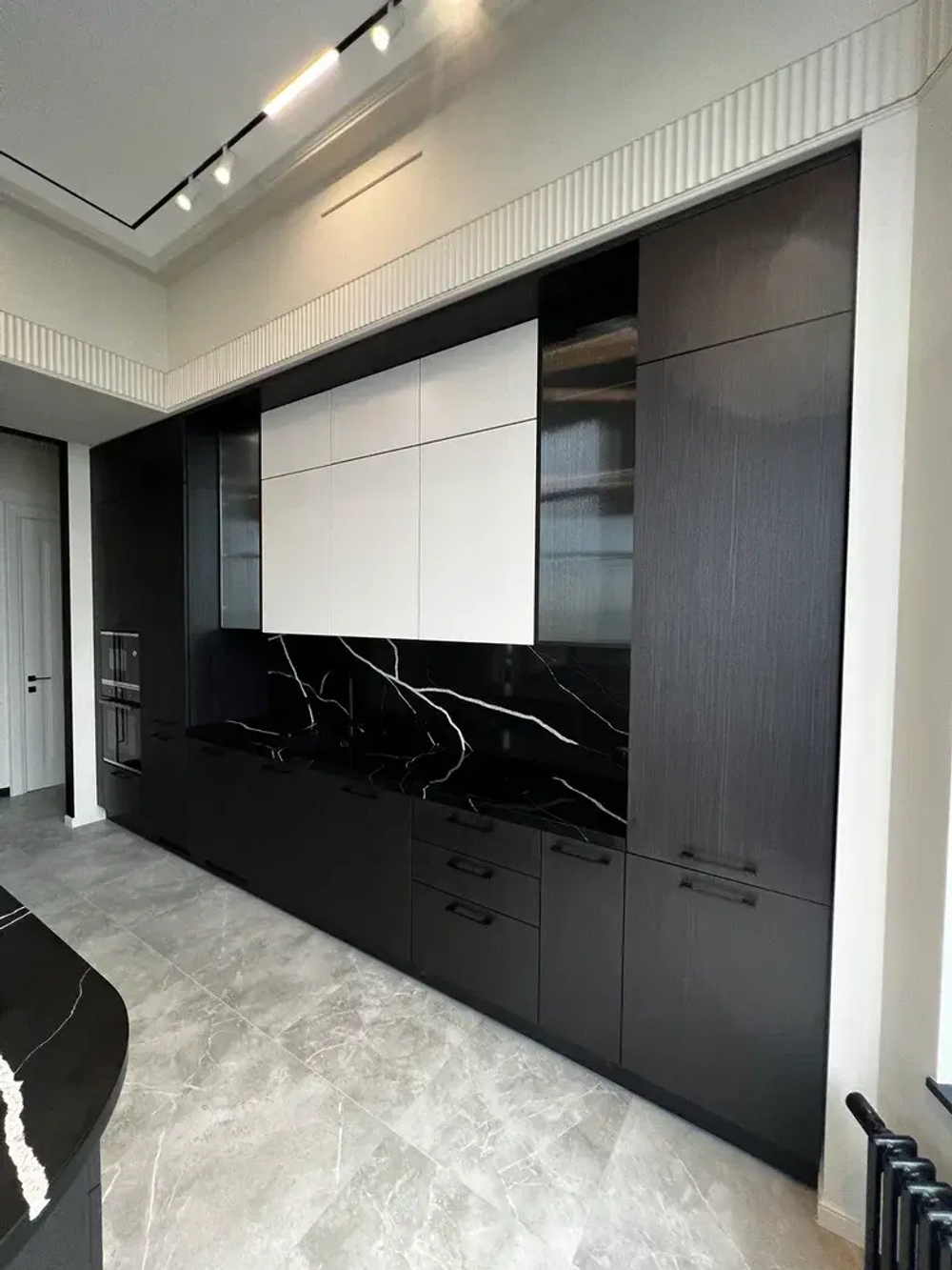 Современная кухня в эмали