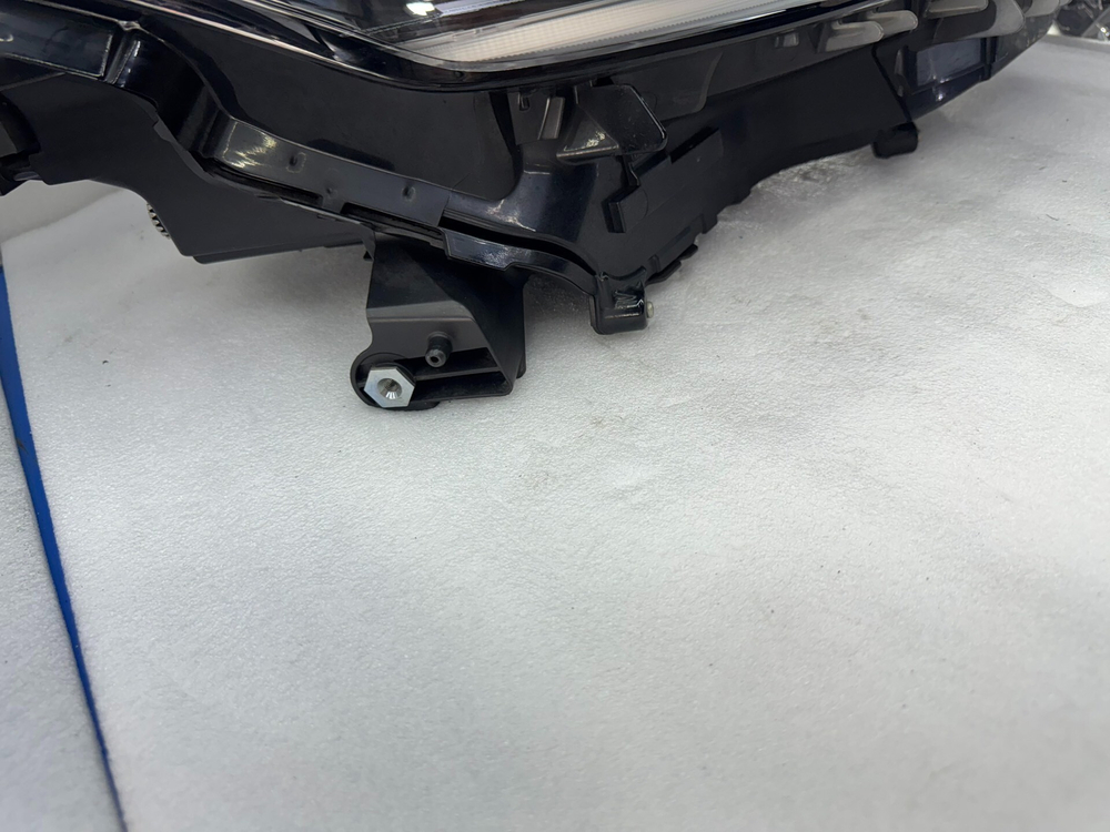 Оригинальная LED фара Toyota Highlander (Lufang)