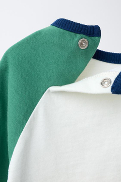 ZARA ФУТБОЛКА С РУКАВАМИ РЕГЛАН SNOOPY PEANUTS™, ЭКРЮ/ЗЕЛЕНЫЙ