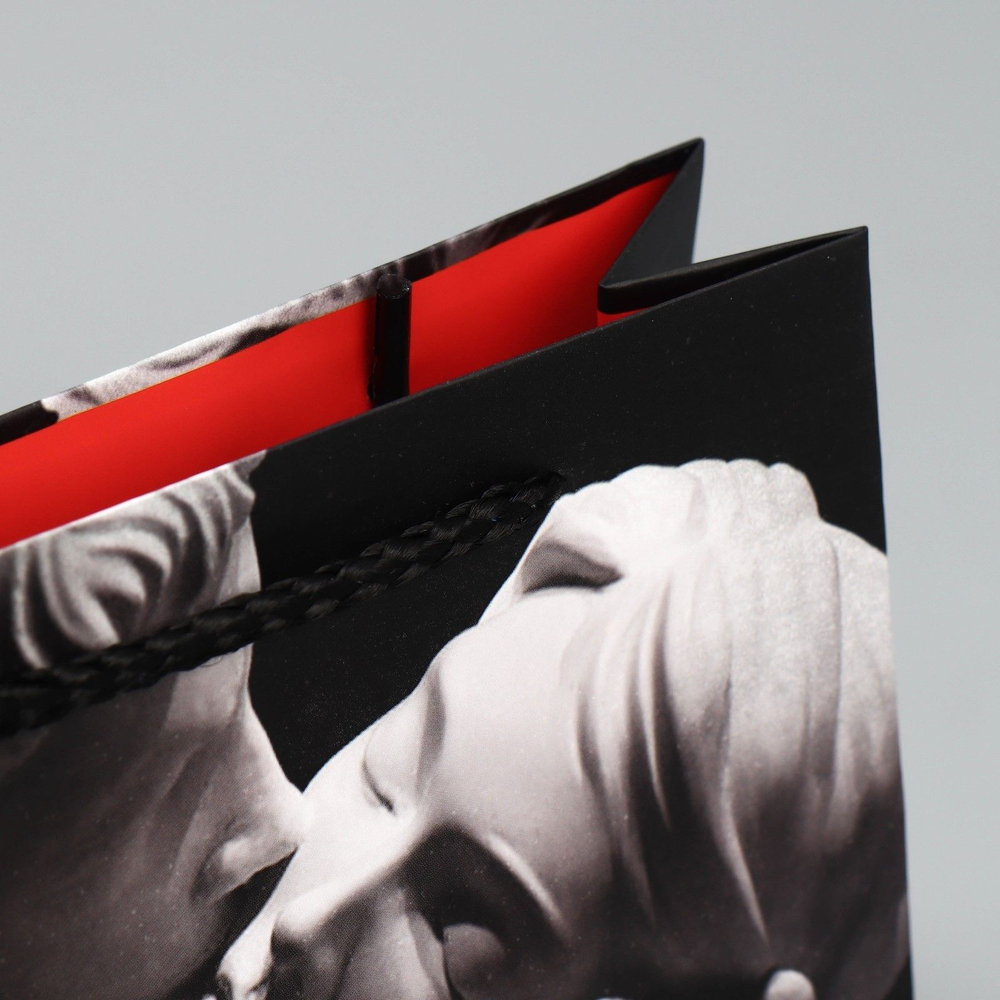 Маленький бумажный подарочный пакет LOVE - 15 х 12 см. (Цвет: черный с серым)