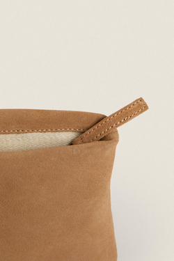 ZARA HOME КОСМЕТИЧКА СРЕДНЕГО РАЗМЕРА ИЗ ПЛОТНОЙ ЗАМШИ, КОРИЧНЕВЫЙ