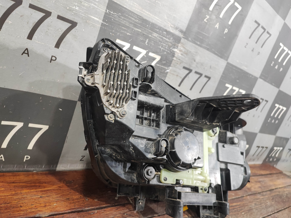 Фара левая LED Genesis GV80 20-нв Б/У Оригинал 92101T6000