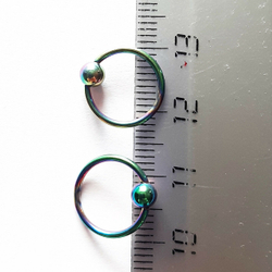 Кольцо сегментное 1,2мм (бензинка), диаметр 10мм, шарик 4мм для пирсинга. Медицинская сталь, покрытие титан. 1 шт