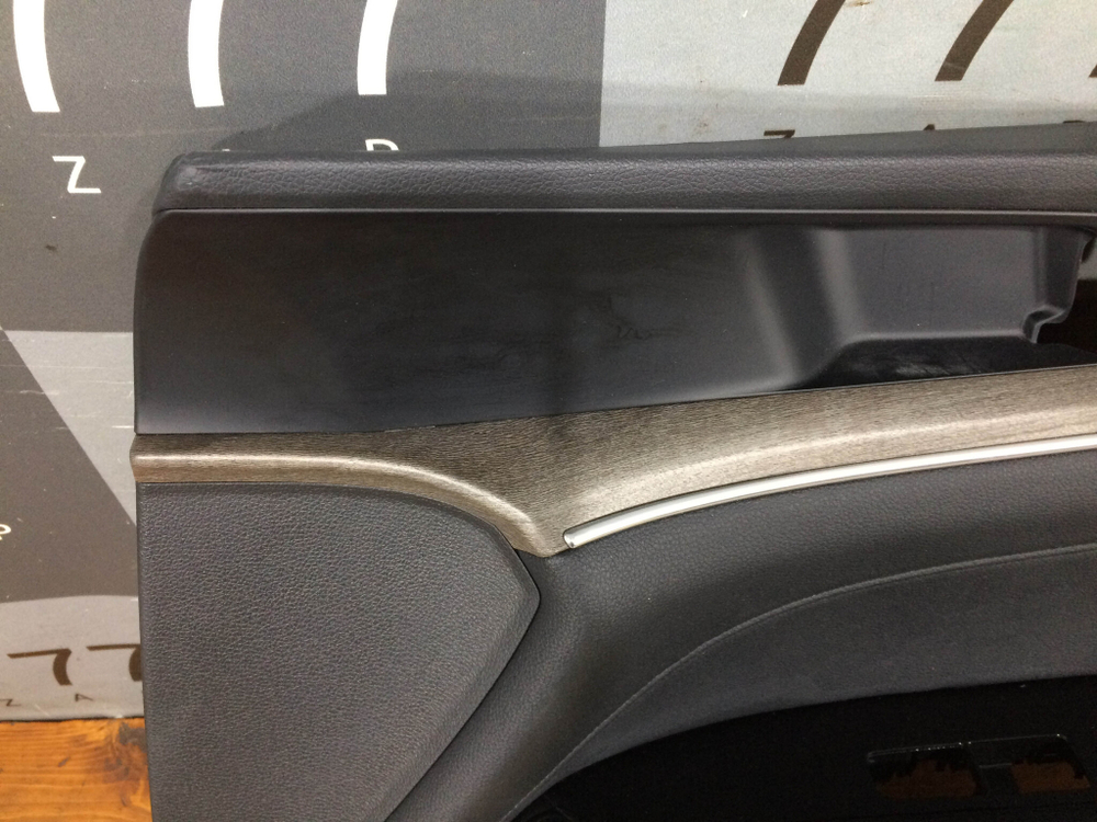 Обшивка двери передней правой Kia K5 20-нв Б/У Оригинал 82302L2000