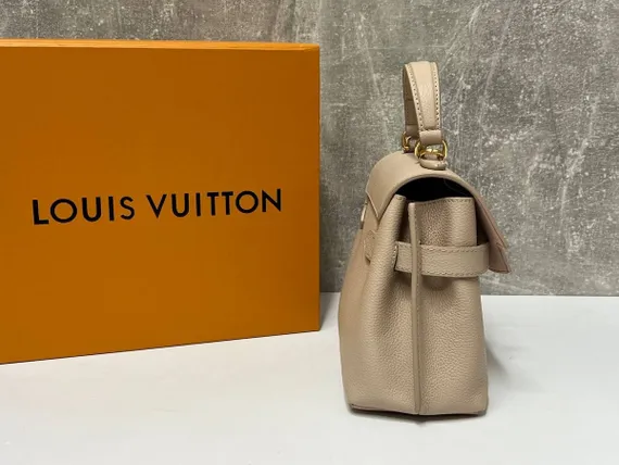 Сумка Louis Vuitton Lockme Ever Mini серо-бежевый