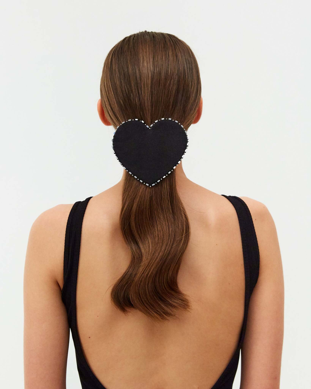 Заколка-сердце с серебристым декором