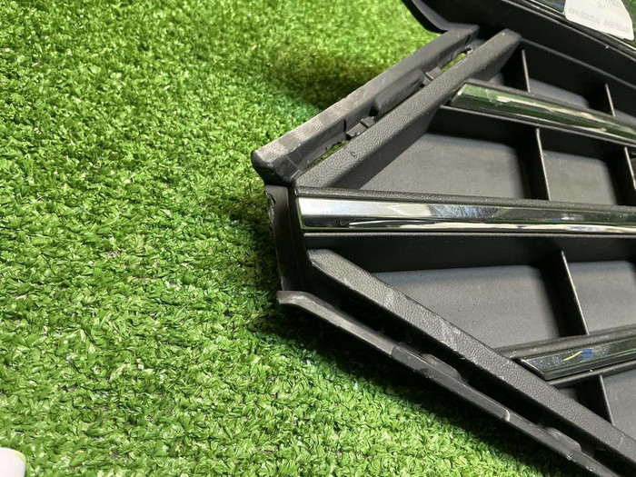 Решетка перед. бампера VW Touareg 3 (18-23) R-line