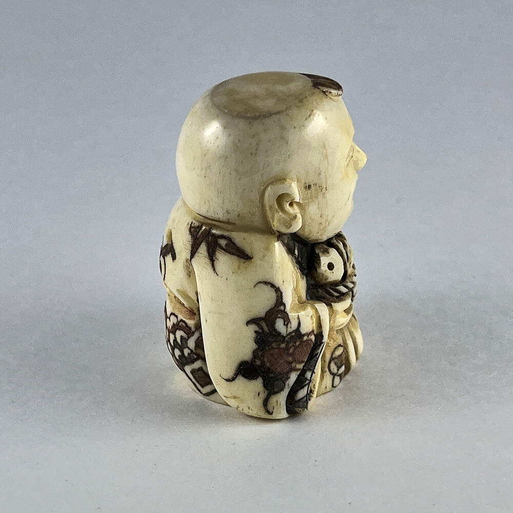 Статуэтка нэцкэ Ребенок Карако в японском кимоно