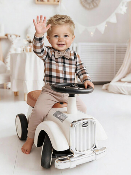 Комплект на мальчика боди с бабочкой,штанишки