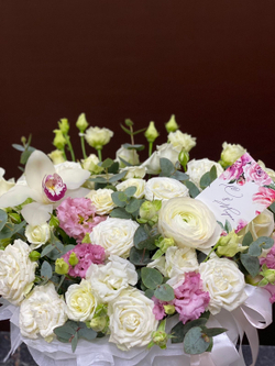 Букет в шляпной коробке М-54