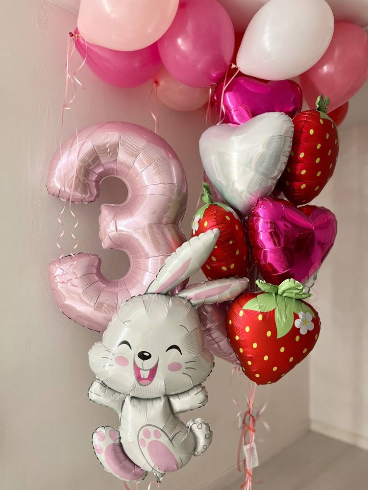 Воздушные гелиевые шарики с доставкой по Хабаровску клубника/зайка/заяц №4397
