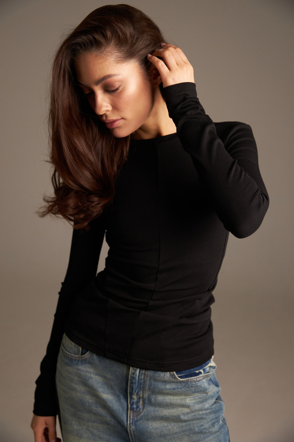 Лонгслив с рельефами удлиненный