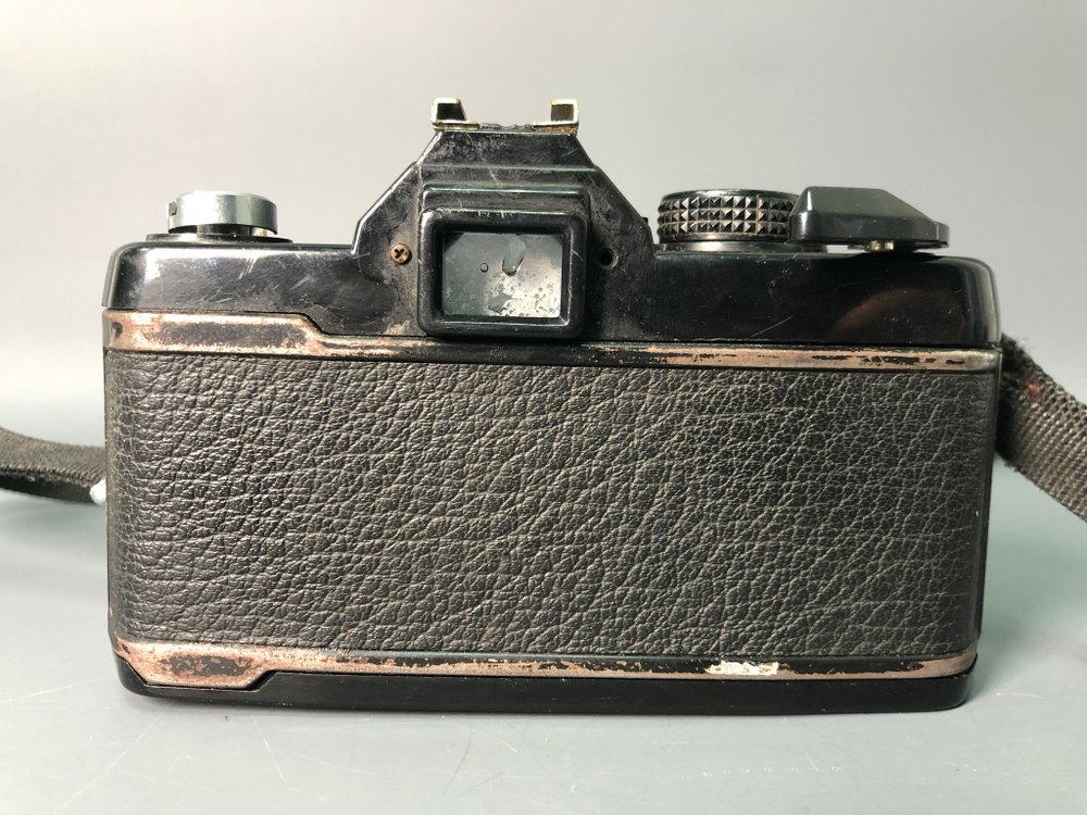 Yashica FX-3 Super + Yashica 50mm 1.9, присутствует плесень.