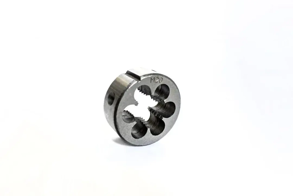 Плашка M16x2.0, в пластиковом футляре Forsage F-DIE16x2
