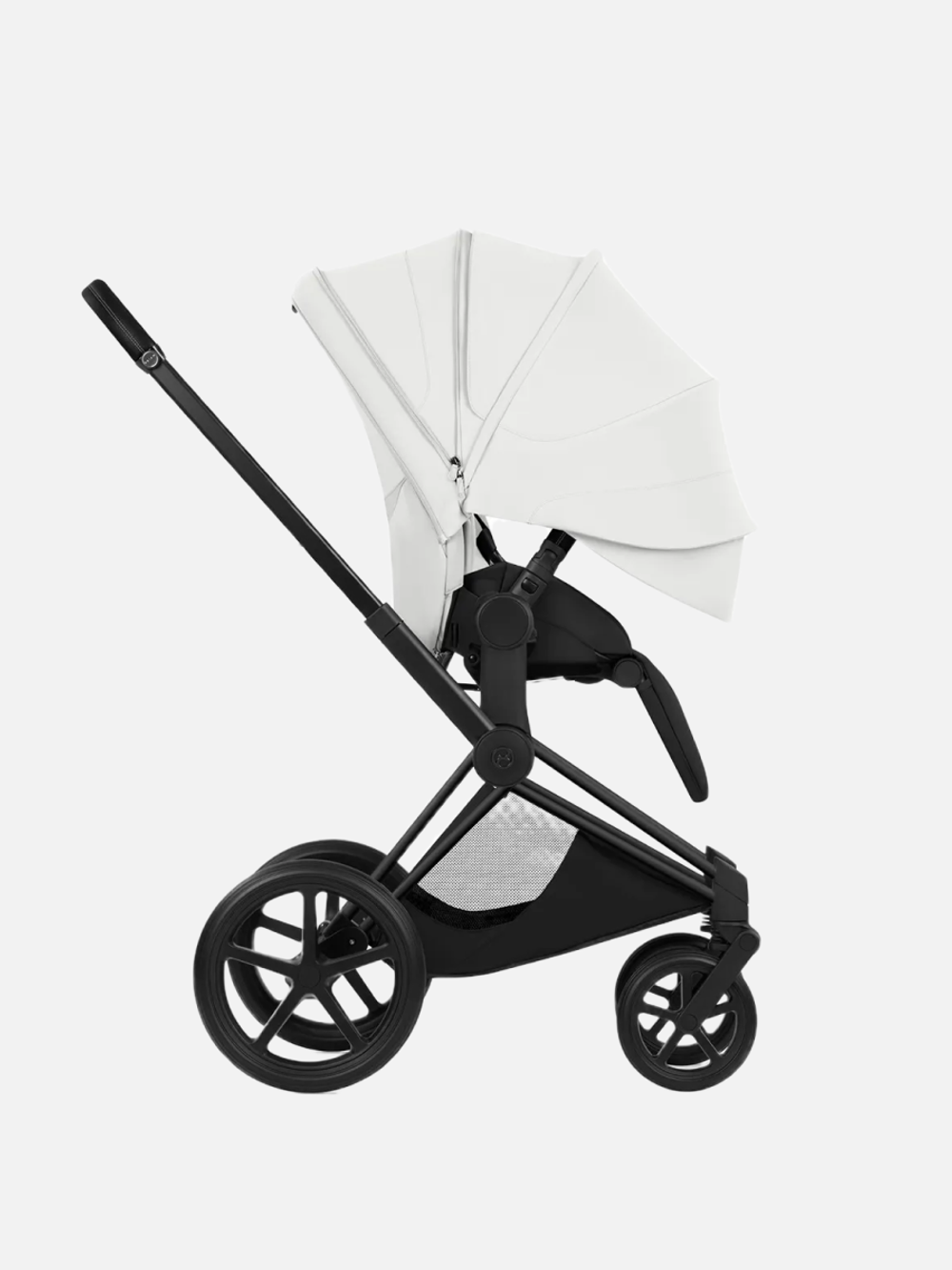 Cybex Priam 5 Style, в цвете Off White (шасси Matt Black) + автокресло Cybex Cloud T Plus