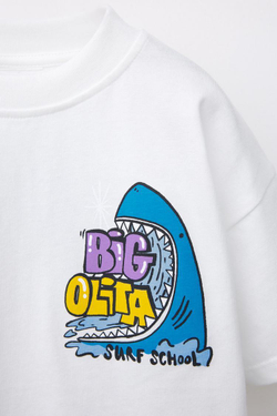 ZARA ФУТБОЛКА С ПРИНТОМ «АКУЛА», ЖЕЛТОВАТО-БЕЛЫЙ