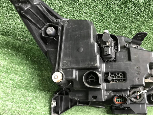 Фара левая Nissan Qashqai J11 (13-19) LED