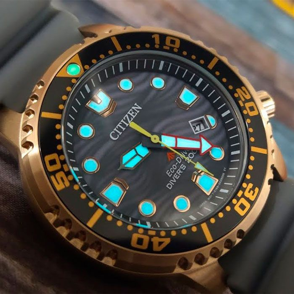 Японские мужские наручные часы Citizen BN0163-00H