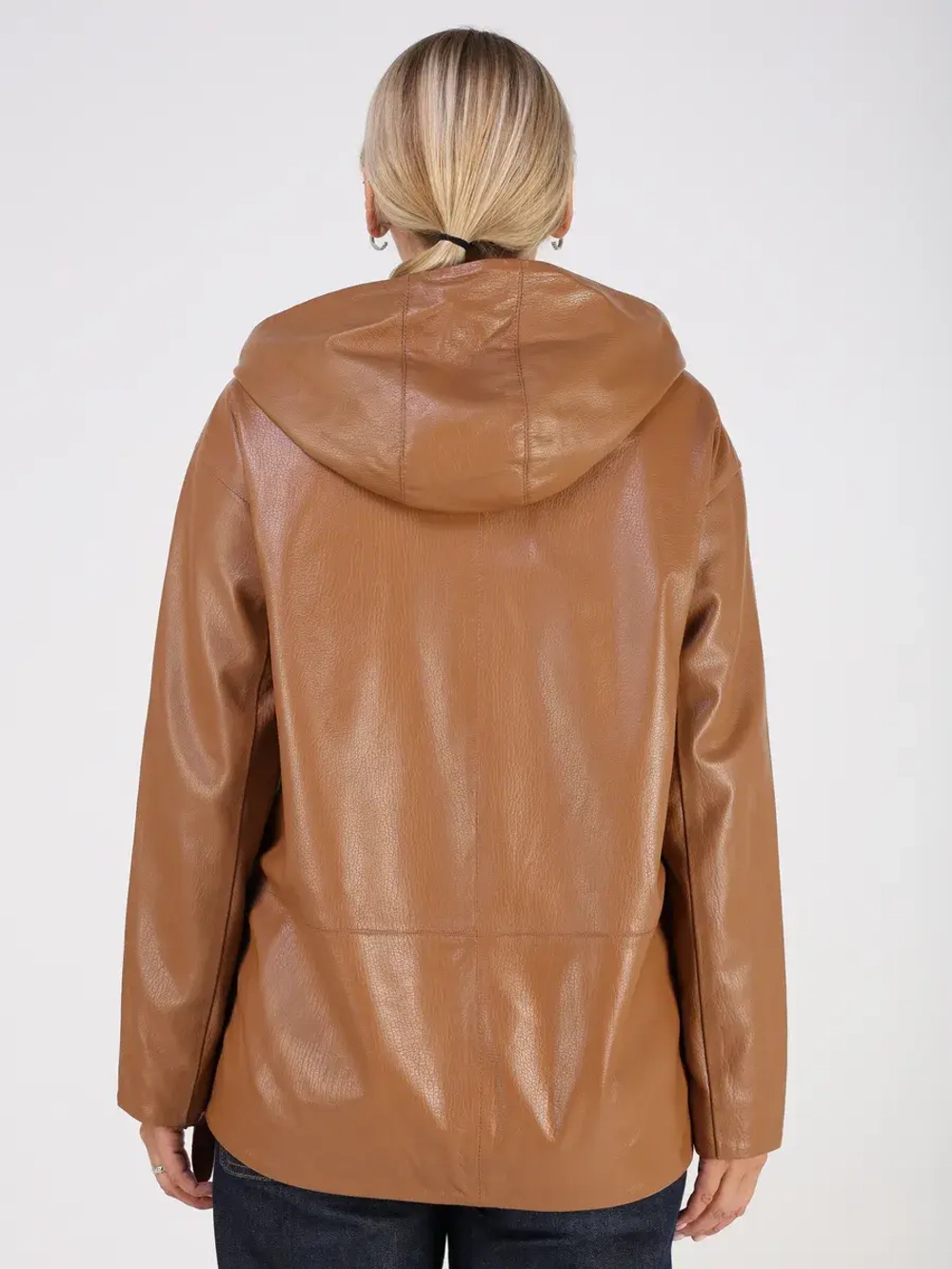 Кожаная куртка демисезонная с капюшоном оверсайз