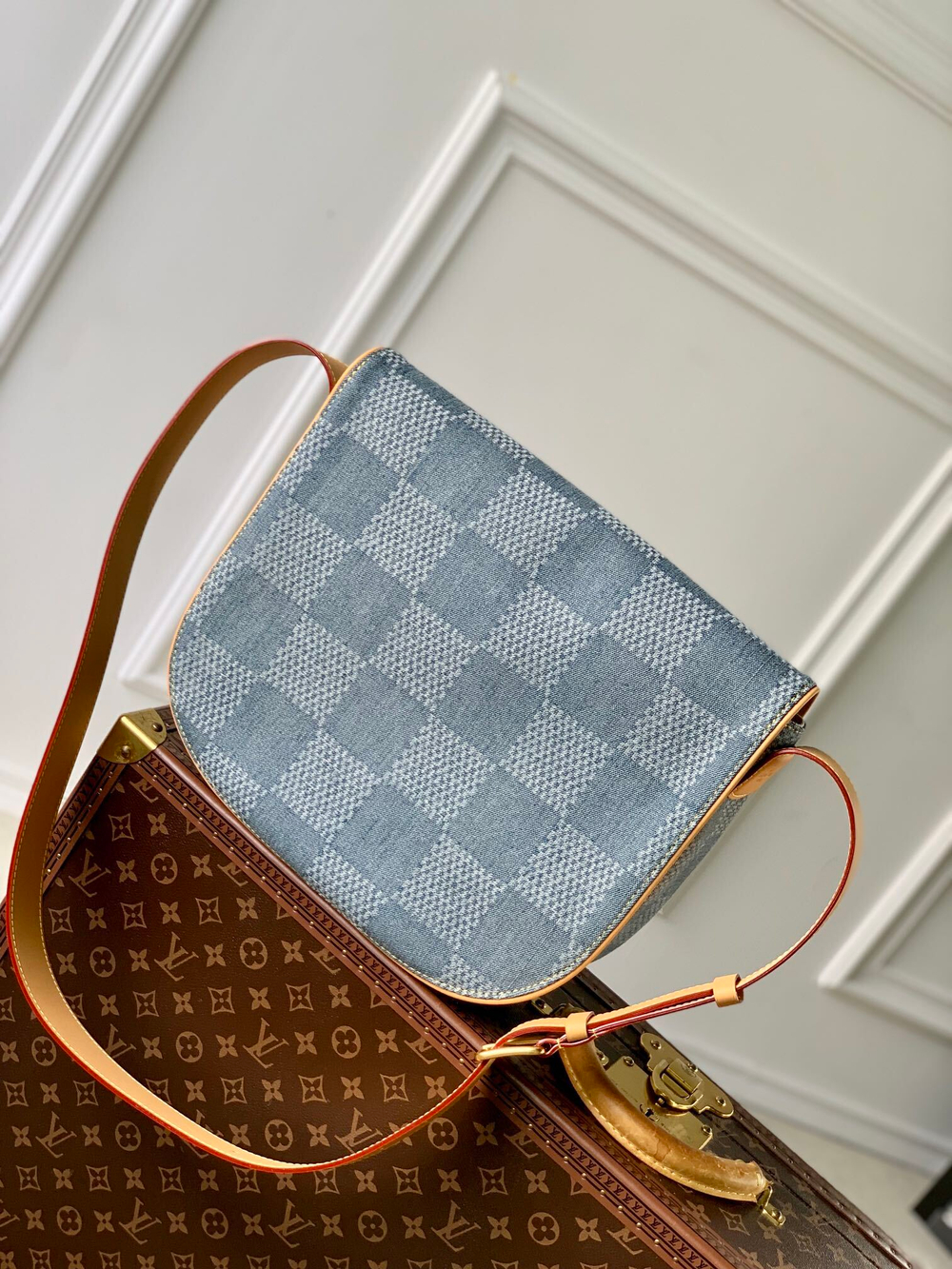 Louis Vuitton Montsouris Messenger MM