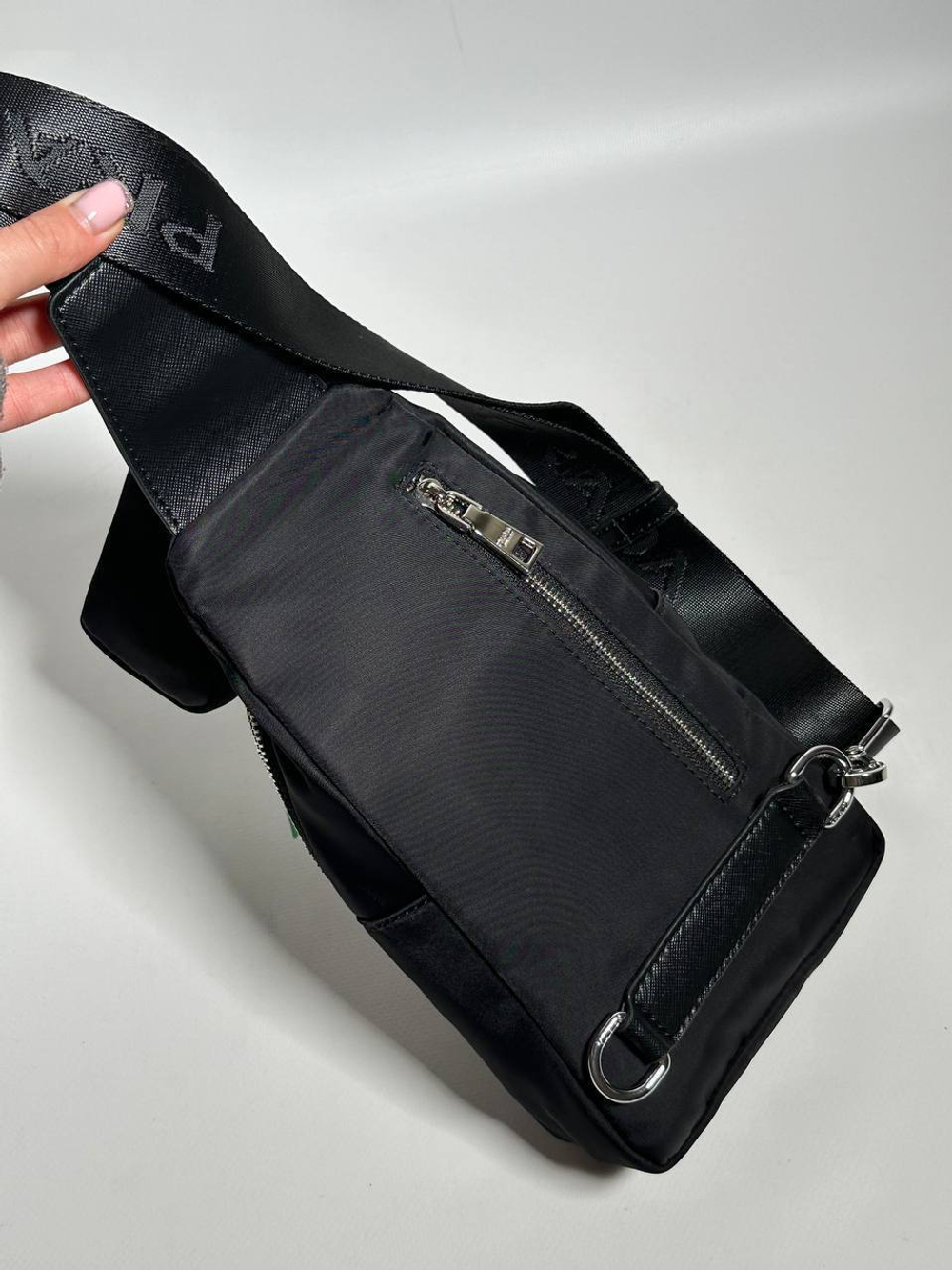 Сумка-слинг Prada