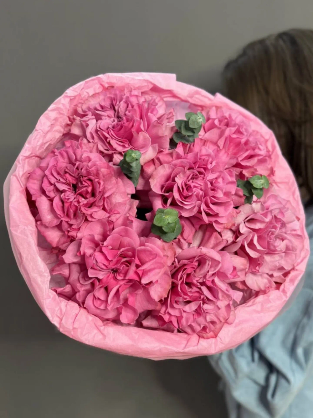 Букет с 7 французскими розами сорта "Кантри Блю"