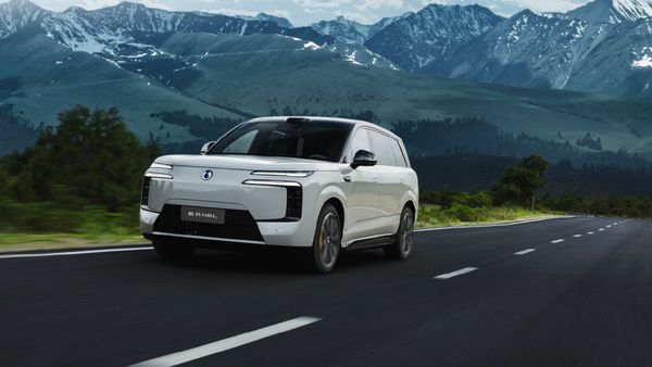 BYD Denza N8L: зарядка за 5 минут, 751 сила и шесть мест BYD Denza N8L: зарядка за 5 минут, 751 сила и шесть мест