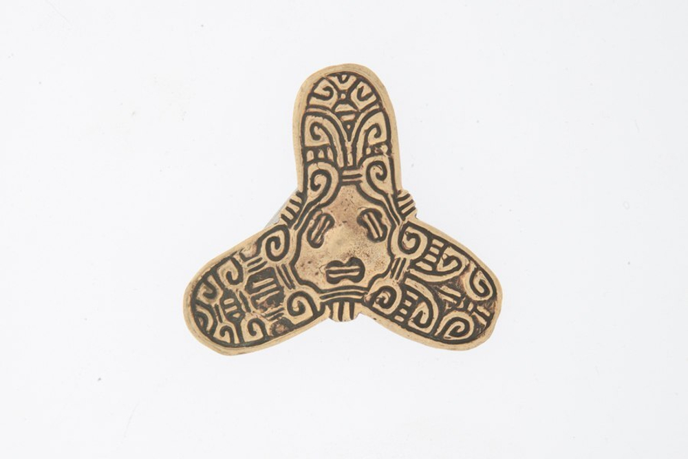 Фибула. Гнёздово, Бирка 10 в. (трилистник)