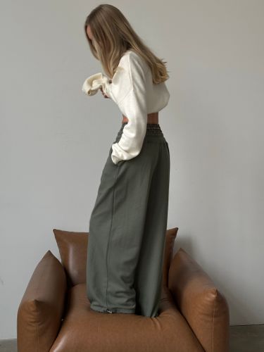 Брюки из хлопка в цвете хаки с поясом