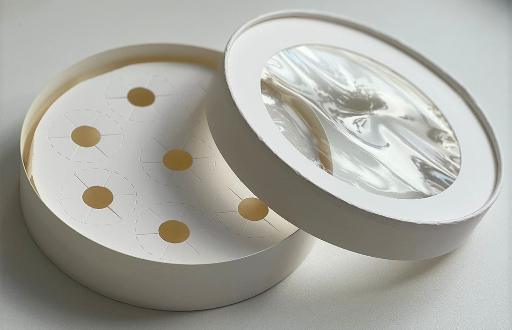 Коробка для макарон круглая с окном и ложементом (круглые ячейки) диам.200мм выс.60мм (7) (белая)