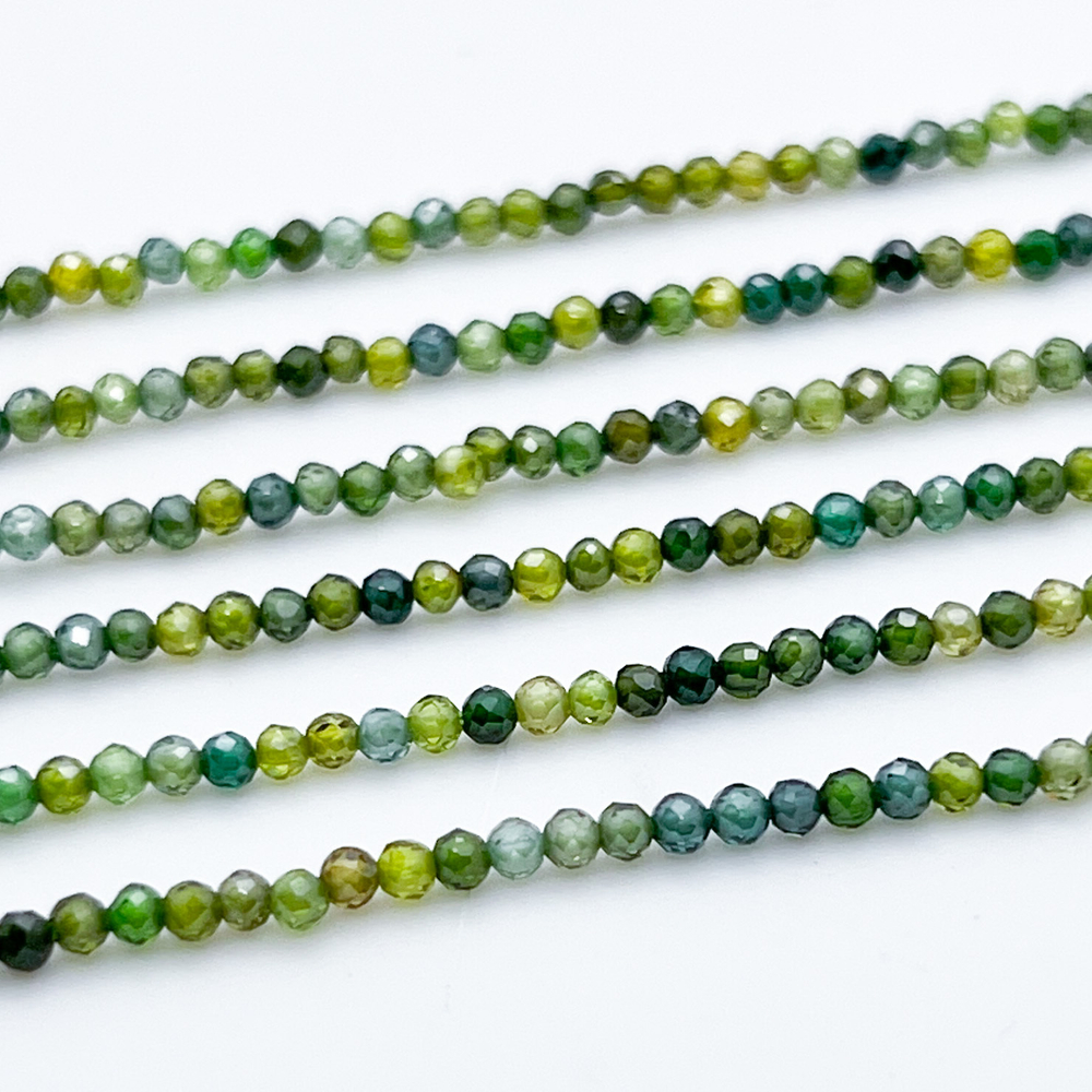 Фианит (кубический цирконий), цвет зеленый микс, размер 2 мм, цена за нить около 195 шт (38 см)