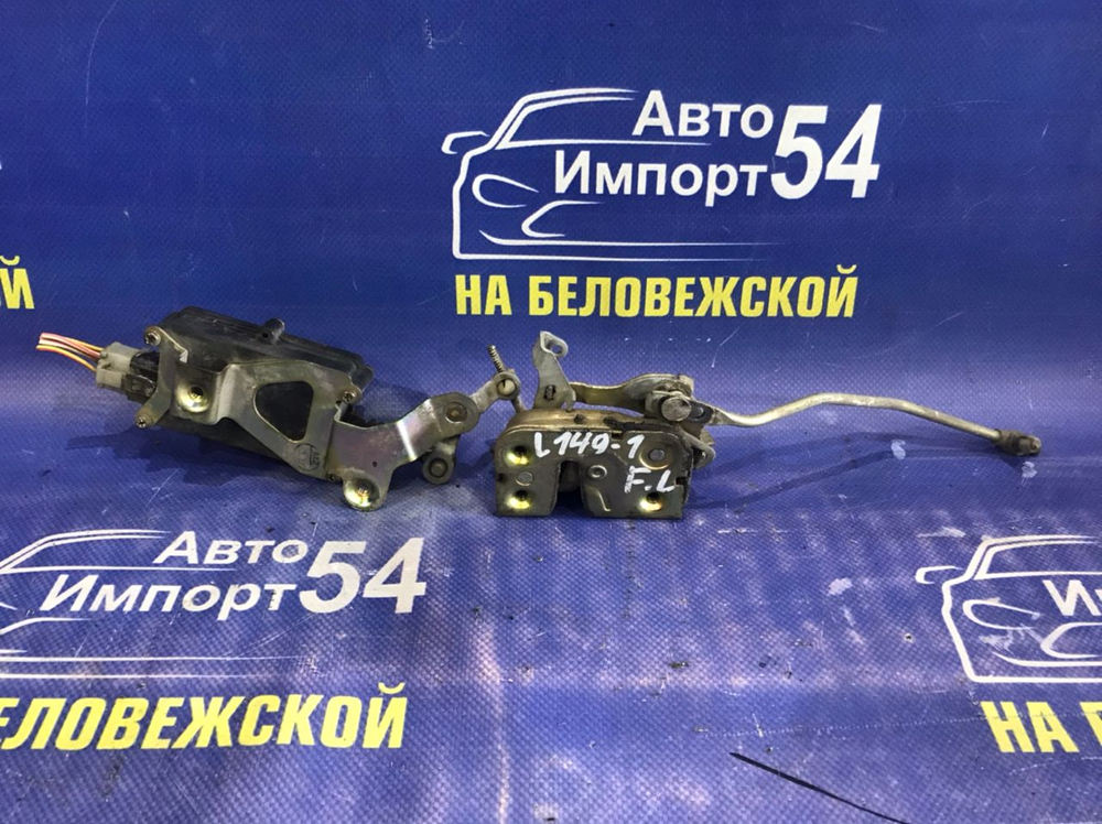 Замок двери передней левой MITSUBISHI PAJERO 1990