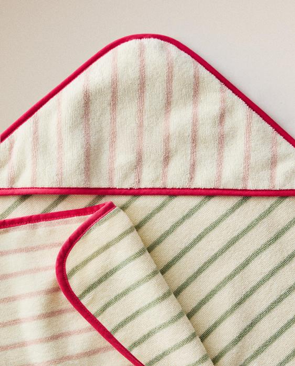 ZARA HOME ДВУСТОРОННЕЕ ПОЛОТЕНЦЕ С КАПЮШОНОМ В ПОЛОСКУ, РОЗОВЫЙ