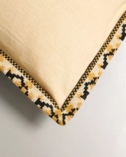 ZARA HOME НАВОЛОЧКА ДЛЯ ДЕКОРАТИВНОЙ ПОДУШКИ С ГЕОМЕТРИЧЕСКИМ УЗОРОМ ПО КРОМКЕ, СВЕТЛО-БЕЖЕВЫЙ