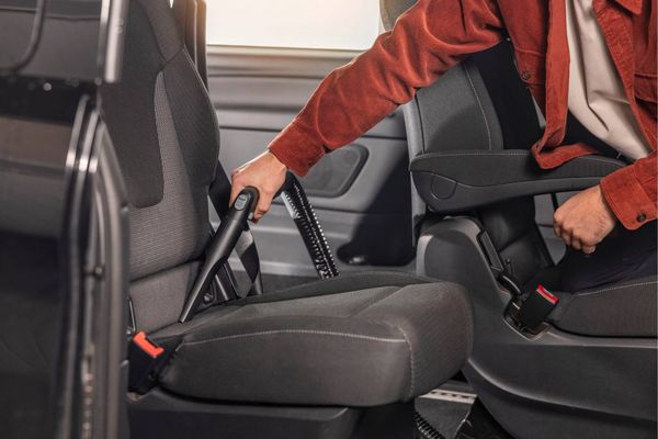 Быстрая уборка в автомобиле с помощью Karcher