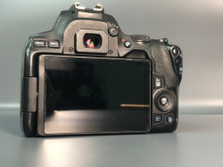 Canon 250D + 18-55mm 4-5.6 IS STM 26.000 кадров