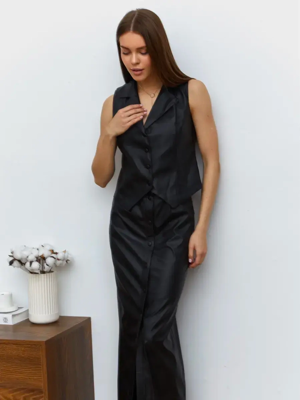 Жилет кожаный офисный