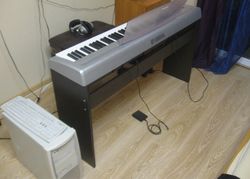 Подставка для пианино или синтезатора