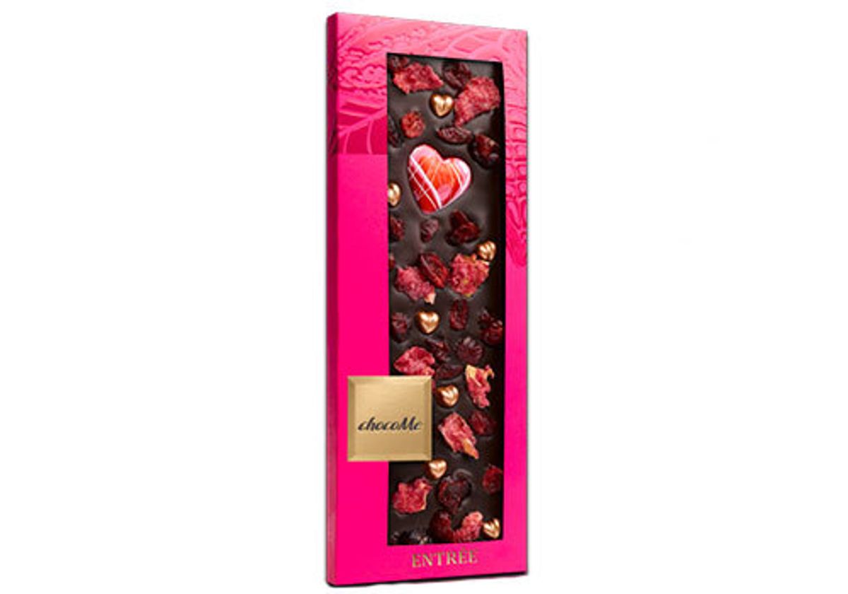 Горький шоколад с сердечками, лепестками розы и брусникой, 100г